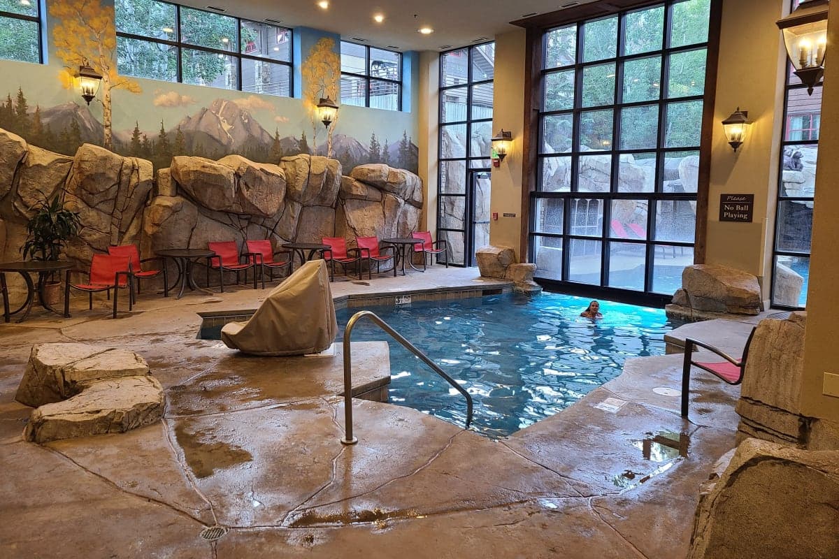 Faraway Jackson Hole Transforms Snake River Lodge into Alpine Retreat with Contemporary Edge